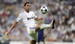 【足彩网】艾克森巴乙首秀波澜不惊 坦言回归巴西赛场心感快乐