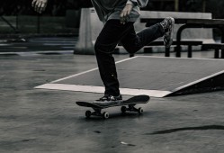 体育足彩网-孔蒂赛后赞扬球员表现，坦言法兰克福防守无懈可击