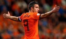 足彩网|英超焦点战，曼联4-1横扫副班长狼队，B费独造三球主宰比赛，姆伯莫首球助红魔剑指前四