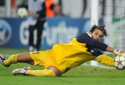 足彩网_双重标准还是客观评价？萨拉赫与C罗替补风波引发深思