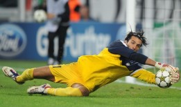 足彩网_双重标准还是客观评价？萨拉赫与C罗替补风波引发深思