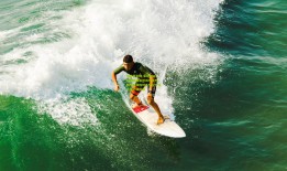 中国竞彩网-军纪如山！科尔赛场暴怒训斥波杰，防守漏洞致对手空位三分引发纪律风暴