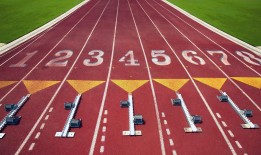 足彩网_双重标准还是客观评价？萨拉赫与C罗替补风波引发深思