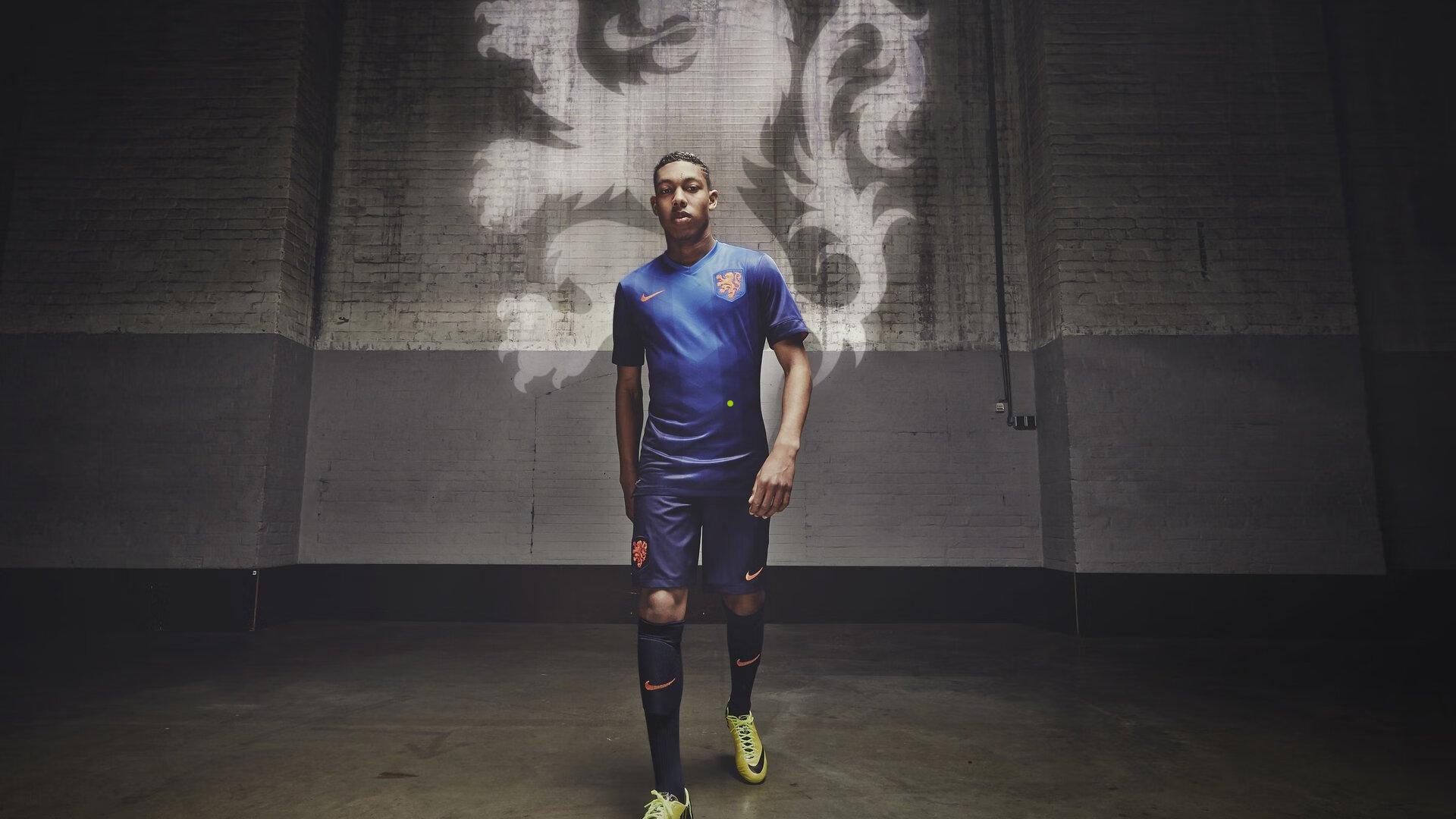 TI7赛事盛况，LGD团队精神熠熠生辉 凤凰COS演绎视觉盛宴